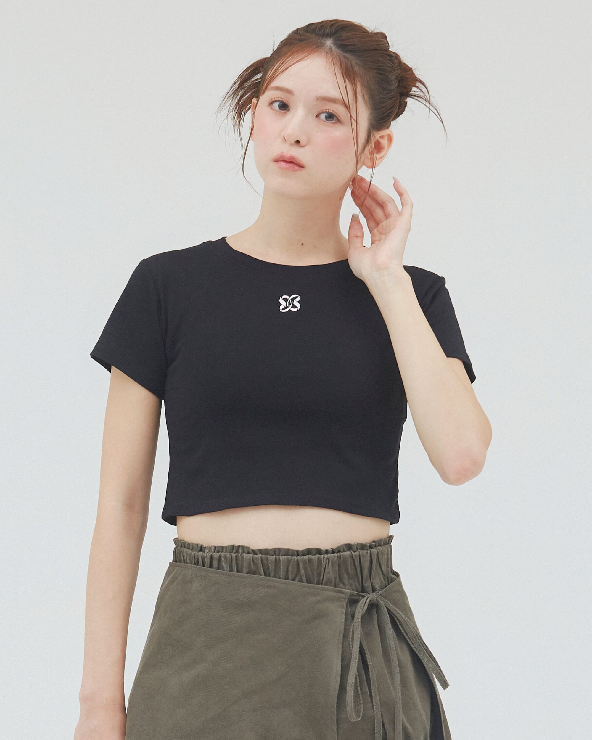 bimbam emblem crop tee black