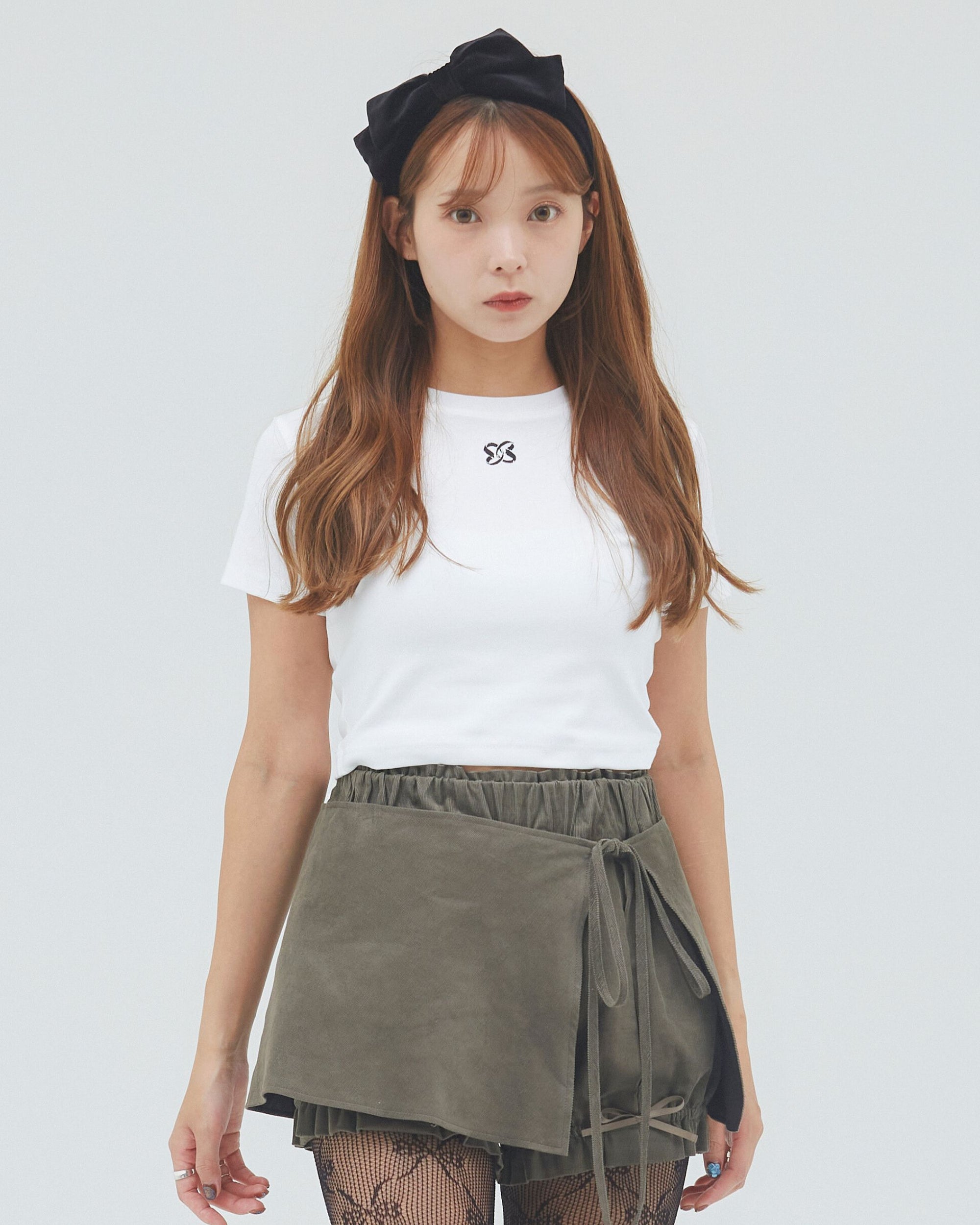 bimbam emblem crop tee white